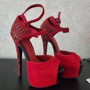 Scene from SHOEDAZZEL  platforms